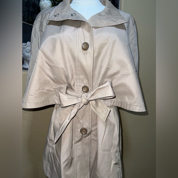 Betsy Johnson Cape Jacket Size Medium - Picture 5 of 16